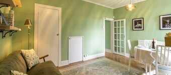 Stylish 3-Bedroom Home In Leigh | Sleeps 6 - Pass the Keys