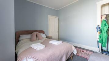 3 bedrooms, iron/ironing board, free WiFi, bed sheets