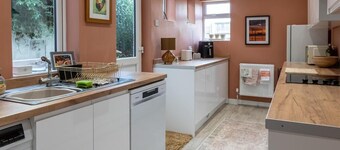 Stylish 3-Bedroom Home In Leigh | Sleeps 6 - Pass the Keys