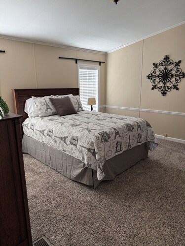 3-bedroom house in welcoming Defiance with cool AC breeze