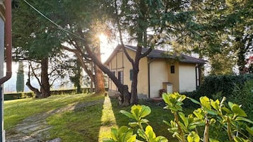 Traditional-Bungalow, Poolblick | Unterkunftsgelände