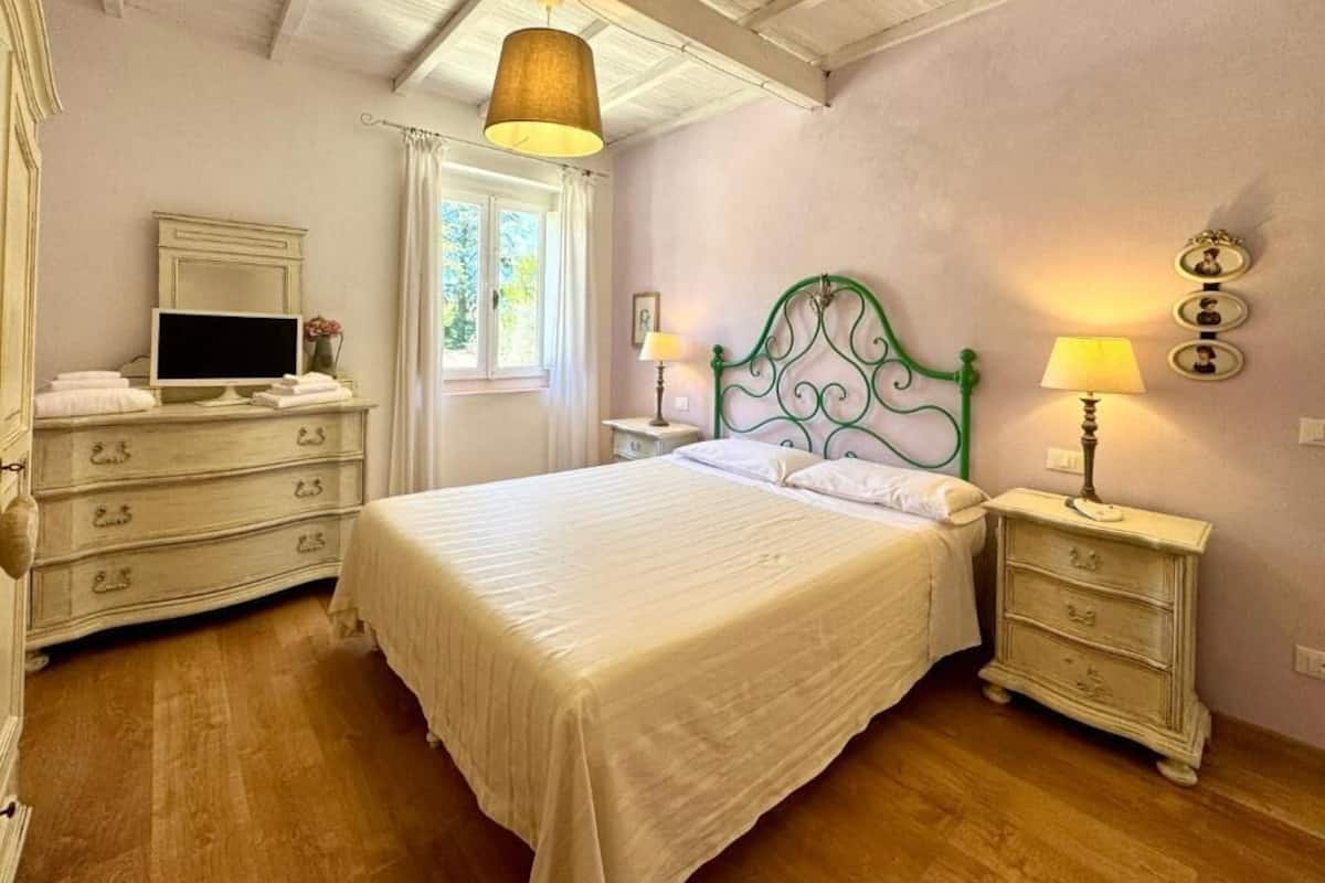 Deluxe Apartment, Courtyard View | In-room safe, iron/ironing board, free WiFi