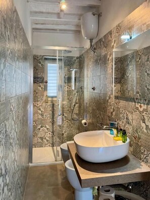 Deluxe Apartment, Courtyard View | Bathroom - Fattoria i Ricci Agriturismo (Toscana)