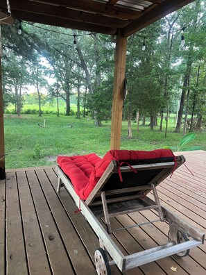 Terrace/patio - Sam Houston National Forest Rustic hide away. Coffee on me! (Coldspring)