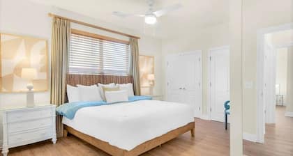 Luxury 6BR, Private Pool, Beach Access, Sleeps 20