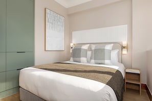 1 bedroom, in-room safe, iron/ironing board, Internet - Charlie and the Chairman | Cape Town City Base (Cape Town)