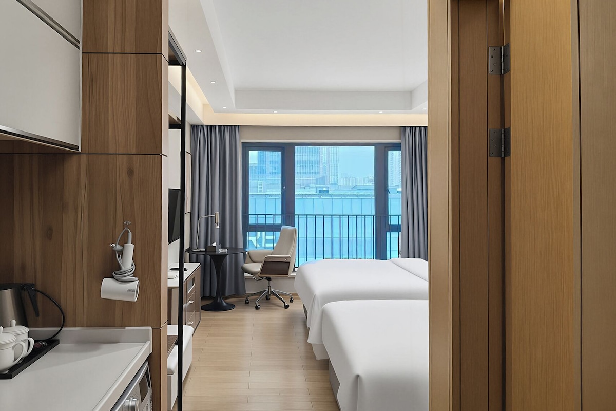 Superior Twin Room, City View