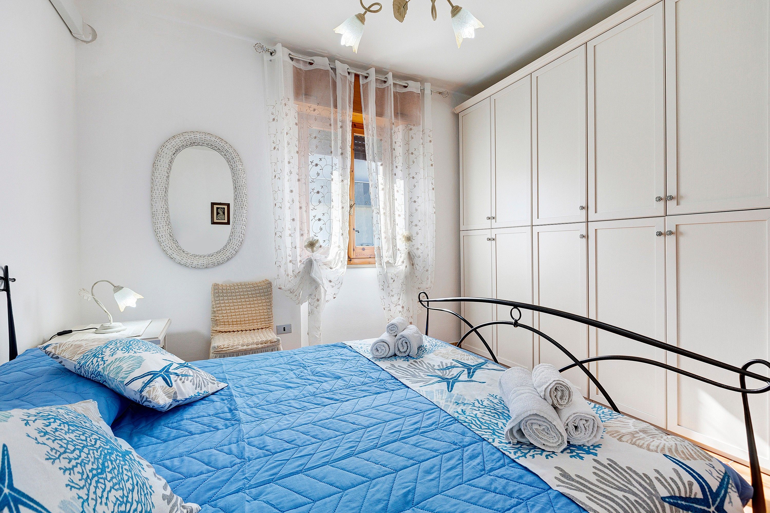 2 bedrooms, iron/ironing board, bed sheets