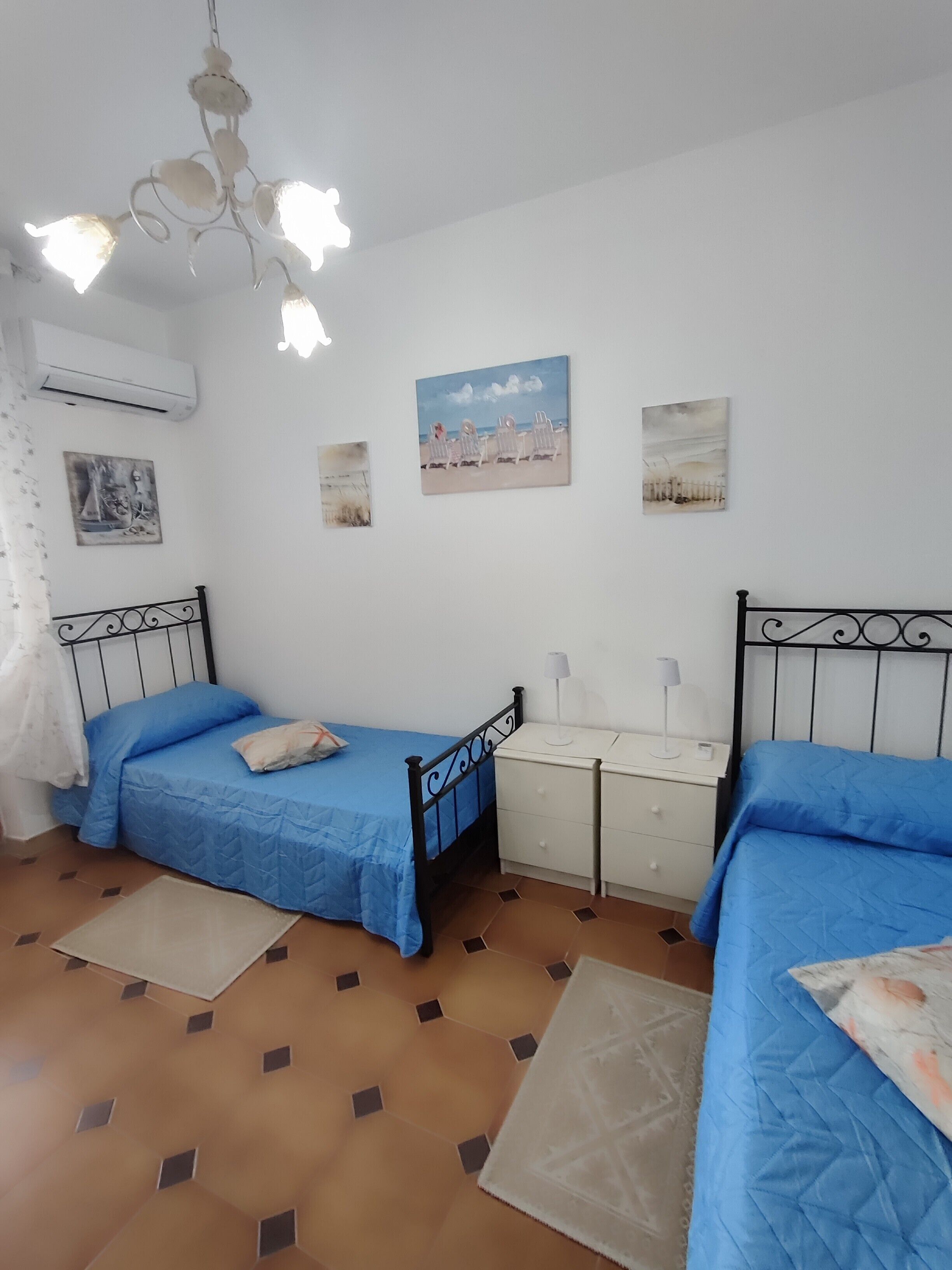 2 bedrooms, iron/ironing board, bed sheets
