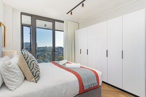 Iron/ironing board, internet, bed sheets - Designer Apartment | Mountain Views and Pool (Cape Town)