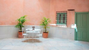 Unclassified image, 4 of 14, button - Genteel Home Antonio de Marchena 002 (Seville)
