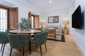 Dining - Genteel Home Padre Marchena 13 101 (Seville)