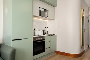 A modern kitchen with a built-in oven, a microwave, and a sink. - Charlie and the Chairman | Elevated City Stay (Cape Town)