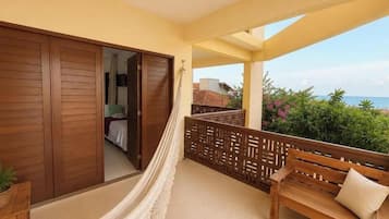 Familienzimmer, Terrasse, Meerblick | Kostenloses WLAN