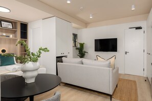 1 bedroom, in-room safe, iron/ironing board, free WiFi - Sophisticated Stay | Pool and Mountain Views (Cape Town)