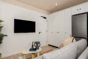 Smart TV - Sophisticated Stay | Pool and Mountain Views (Cape Town)