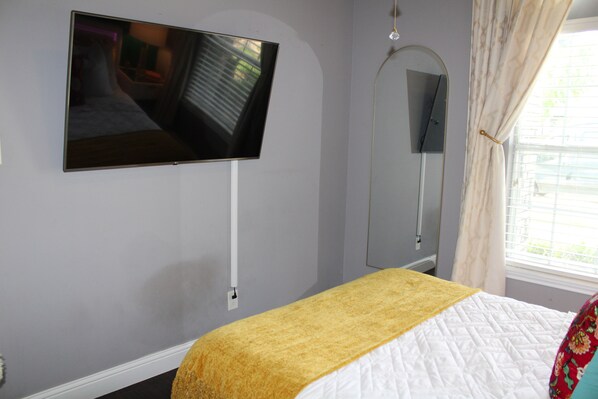 Room - Home away from Home - Grill, Patio, Near Lake, Shops & Entertainment, The Colony (The Colony)