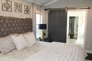 Room - Home away from Home - Grill, Patio, Near Lake, Shops & Entertainment, The Colony (The Colony)