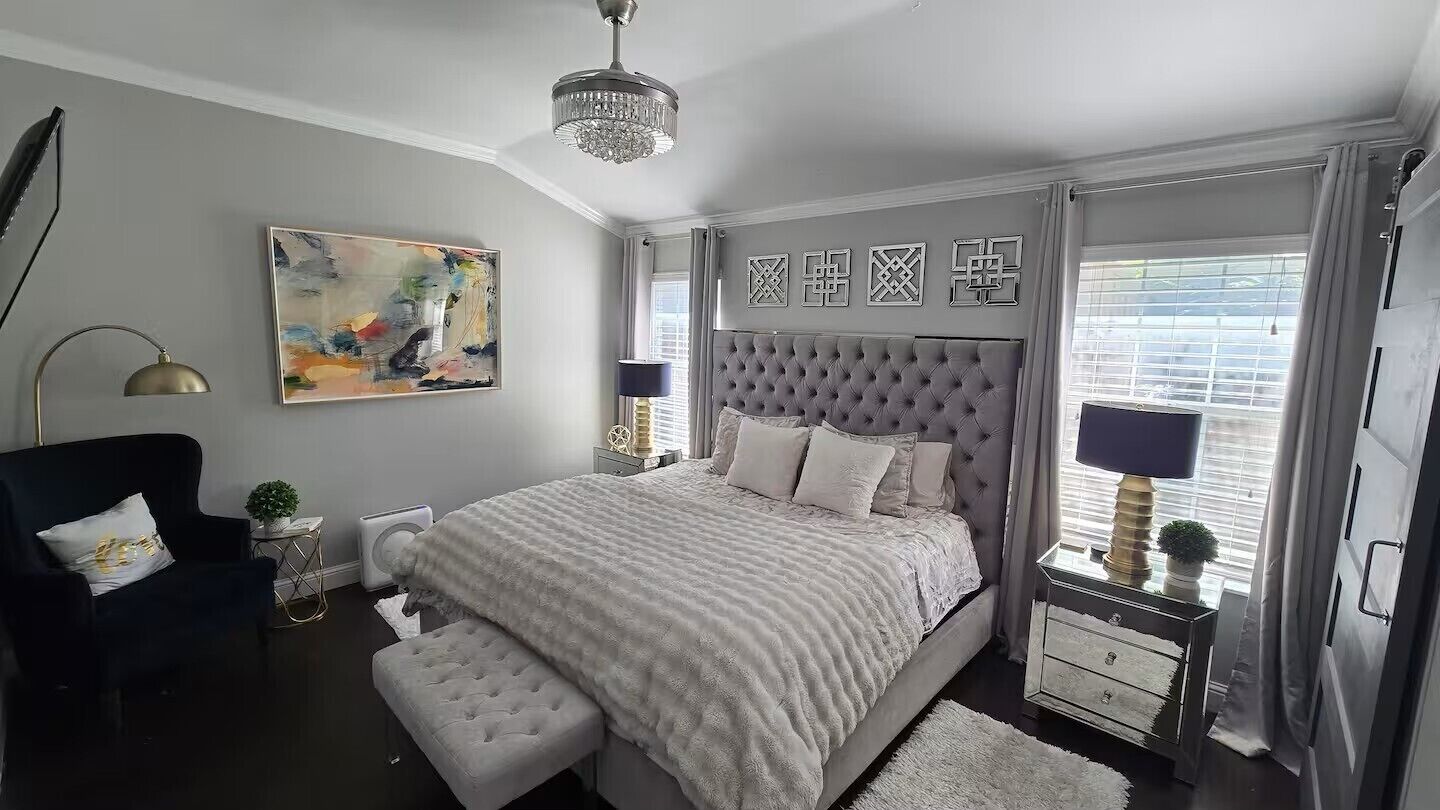 3 bedrooms, desk, iron/ironing board, travel cot