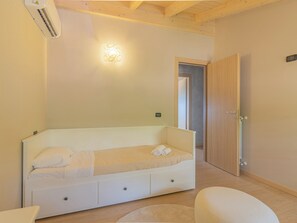 Interior - EnjoyIseoLake - Lake Horizon (Plassi)