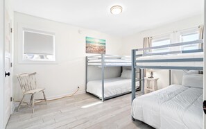 3 bedrooms, iron/ironing board, free WiFi, bed sheets - Lagoon Access, Short Walk to the beach, Sleeps 10! (Gulf Shores)