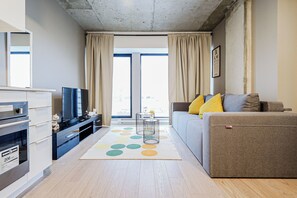 Living area - Elegant 1BR in Downtown Montréal (Montréal)