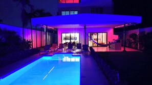 A modern building with a pool, outdoor seating, and a hammock. - Brand New Modern  5 Bed 4.5 Bath Pool home with huge rooftop terrace (Uvita)