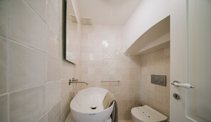 Shower, hair dryer, bidet, towels - TD Thalia - Atena Charming Apartment (Monopoli)