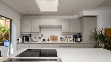 Coffee/tea maker, fridge, microwave, oven