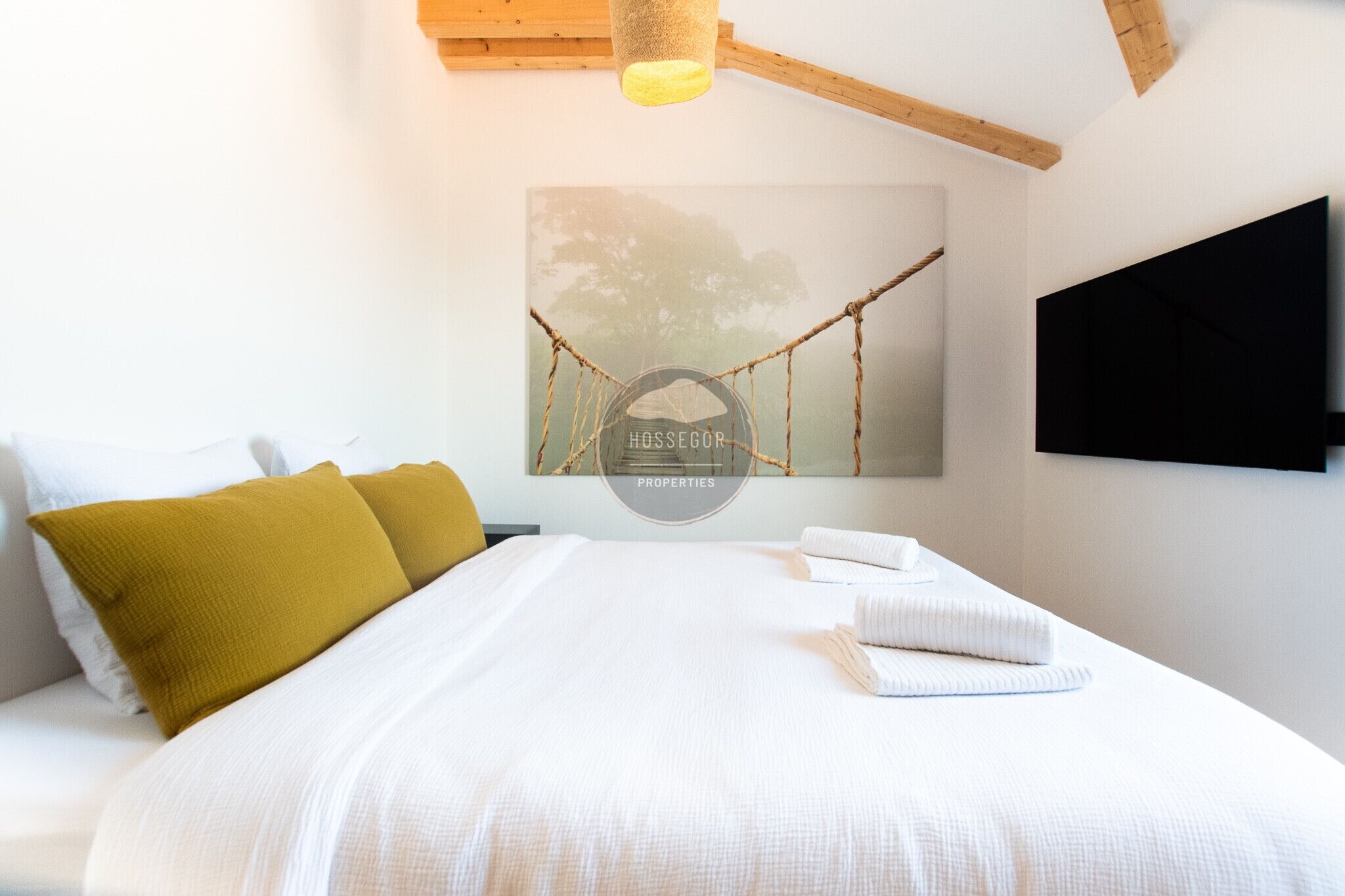Iron/ironing board, WiFi (free), bed sheets