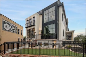 Exterior - The Union Flat: Union Market's Premier Rental (Washington)