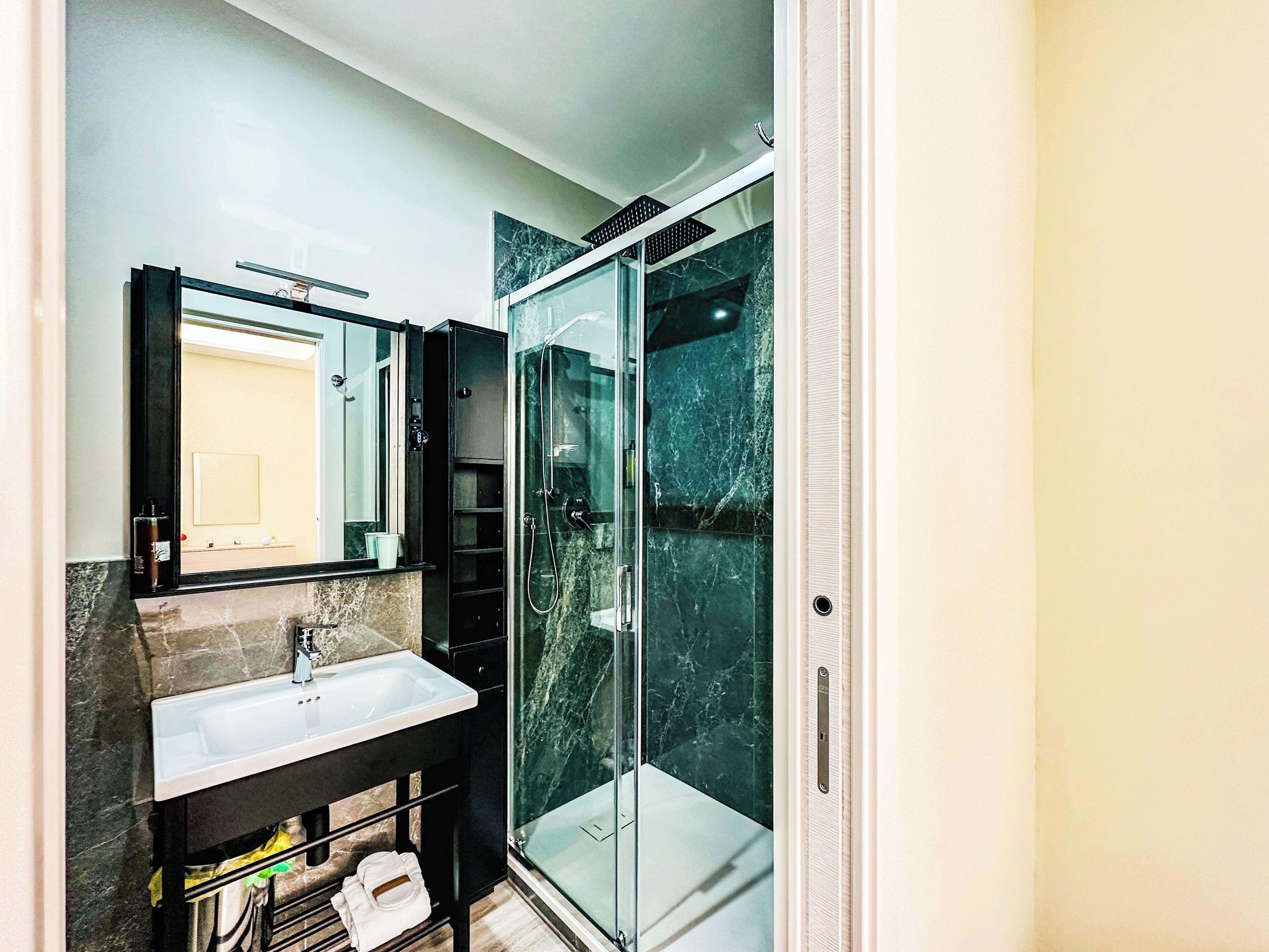 Apartment | Bathroom