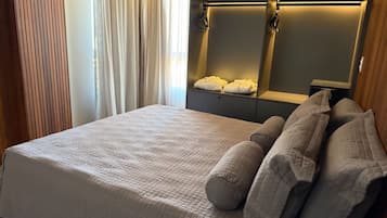 Phòng đôi hoặc 2 giường đơn Tiêu chuẩn, quang cảnh một góc biển | Két bảo mật tại phòng, màn/rèm cản sáng, phòng cách âm