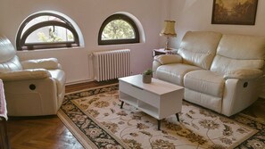 Smart TV, video games - 3BR apartment, AC, private living room, quiet, centre (București)