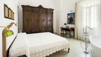 4 camere, una scrivania, Wi-Fi gratuito