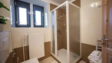 Dusche, Haartrockner, Handtücher, Seife