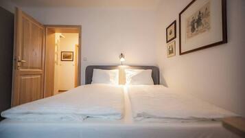 1 habitación, escritorio, wifi gratis y ropa de cama