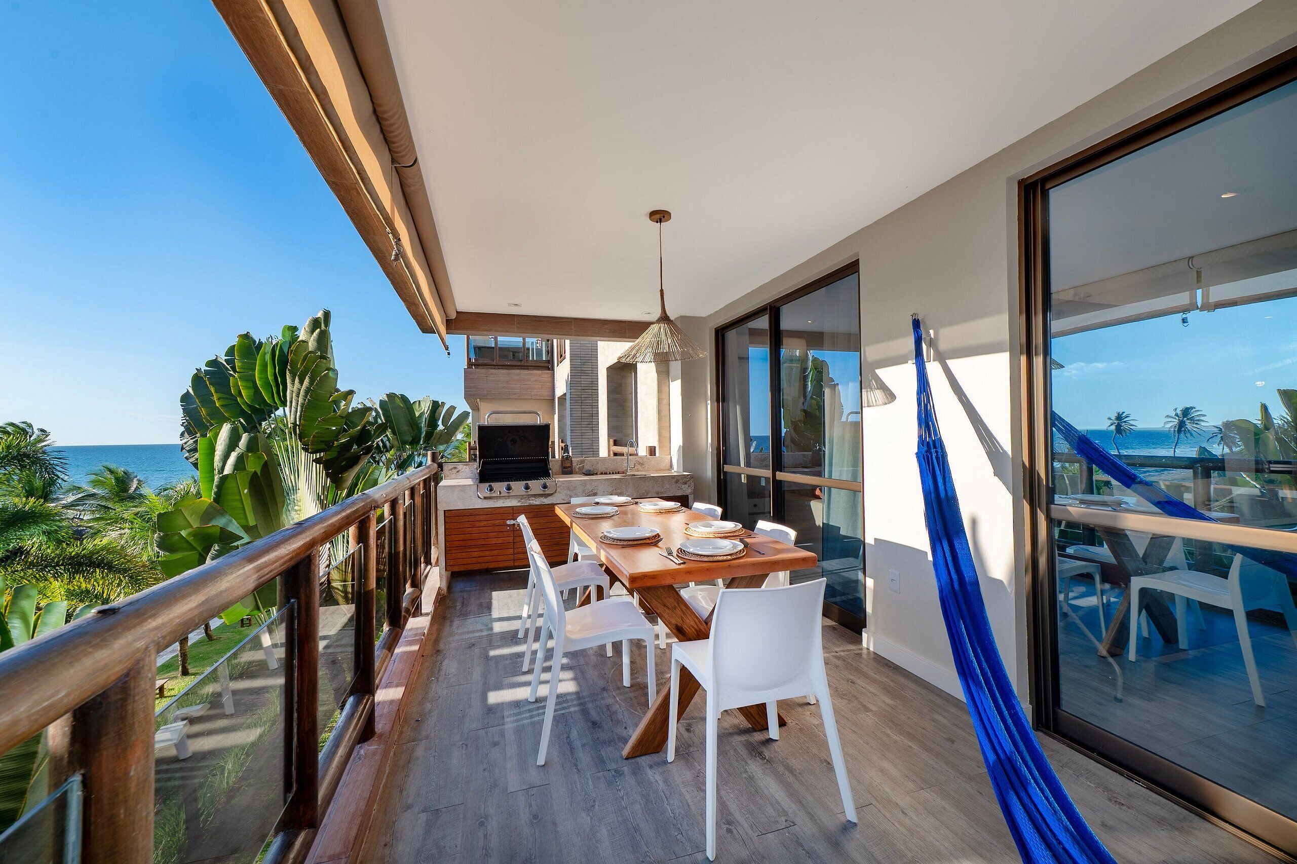 Basic Apartment | Outdoor dining