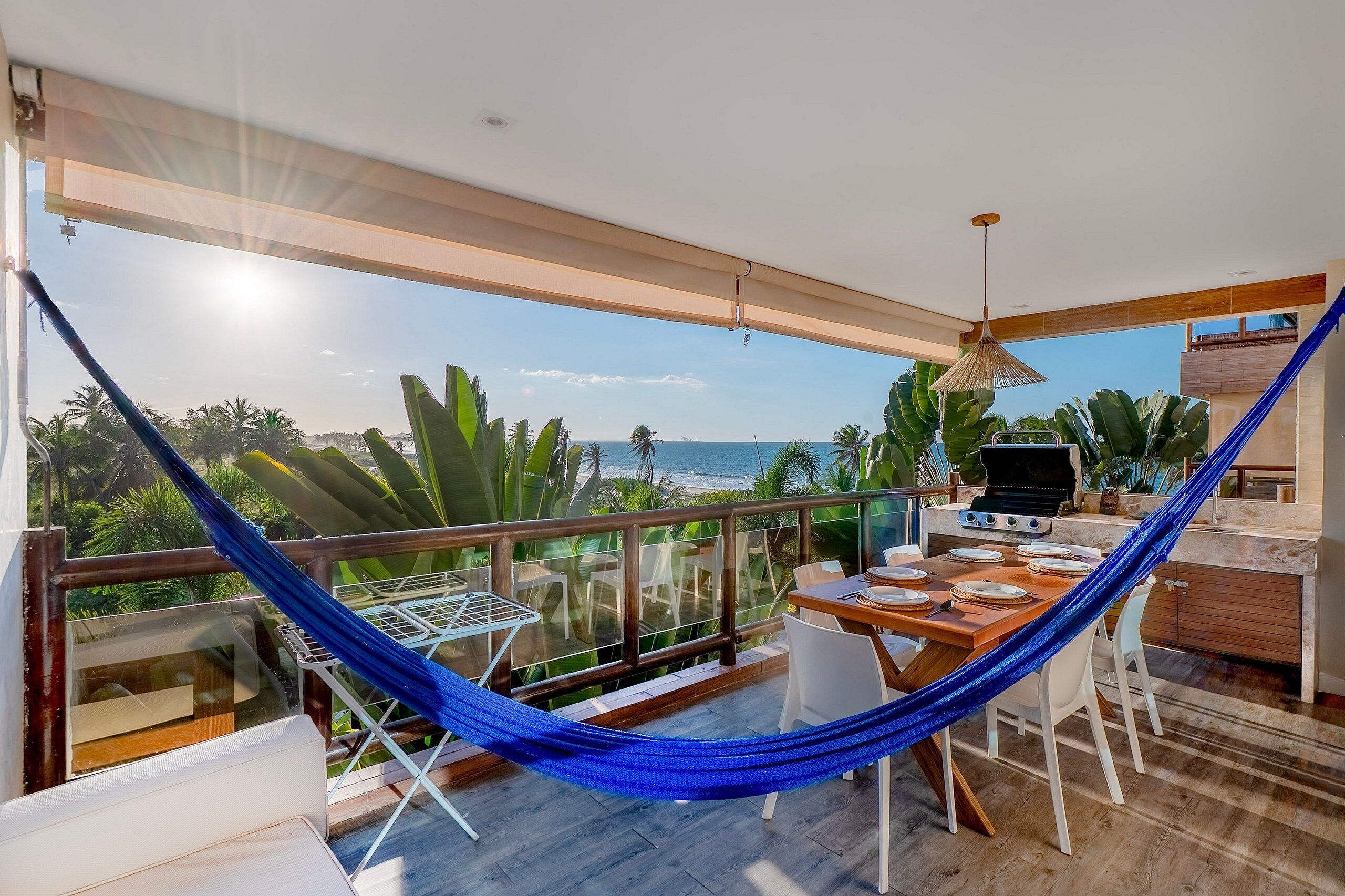 Basic Apartment | Outdoor dining