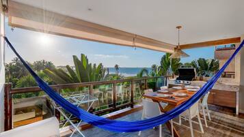 Basic Apartment | Outdoor dining