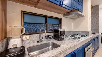 Basic Apartment | Private kitchen