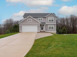 Exterior - BRAND-NEW 6BR SOUTH HAVEN HOME, HEATED POOL, 1 ACRE,  SLEEPS 12 (South Haven)