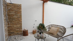 Habitación doble Deluxe, patio, vista al patio | Terraza o patio