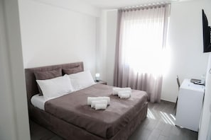 Deluxe Double Room | WiFi (free) - AIRPORT BARI GREY (bari)