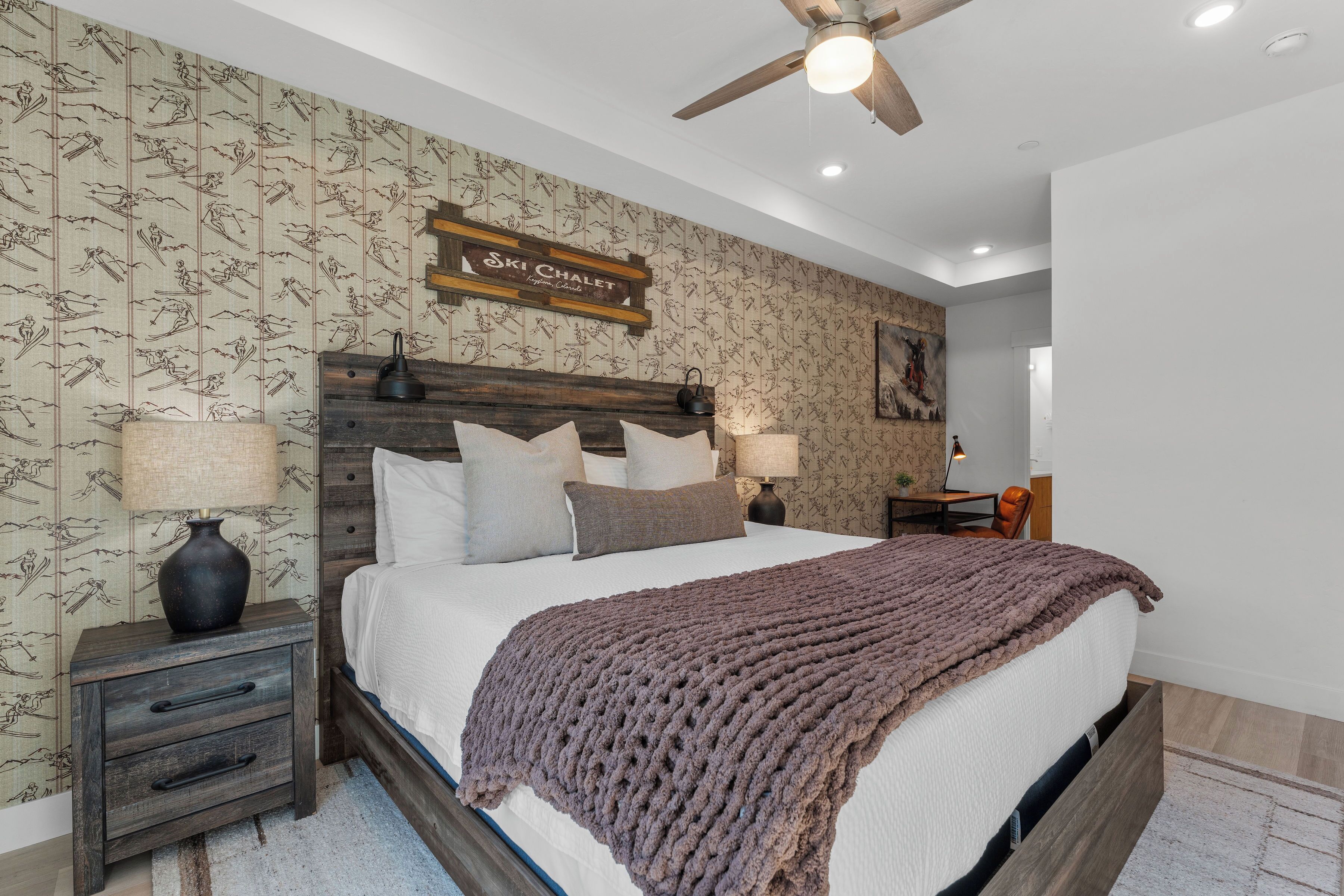 2 bedrooms, desk, iron/ironing board, WiFi
