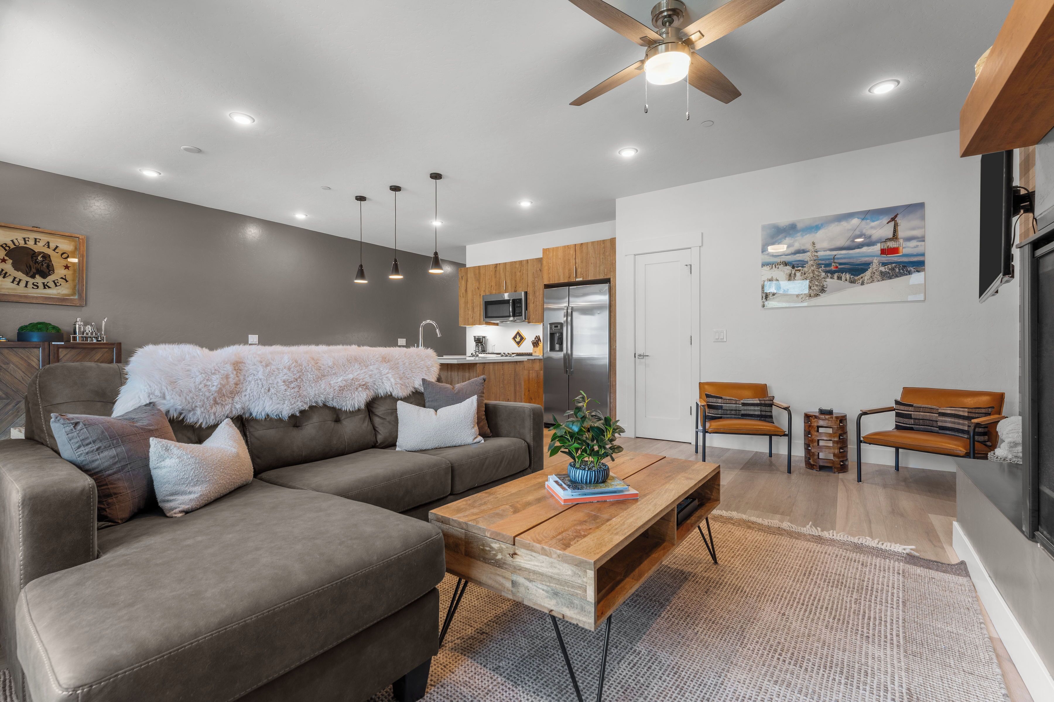 Smart TV, fireplace