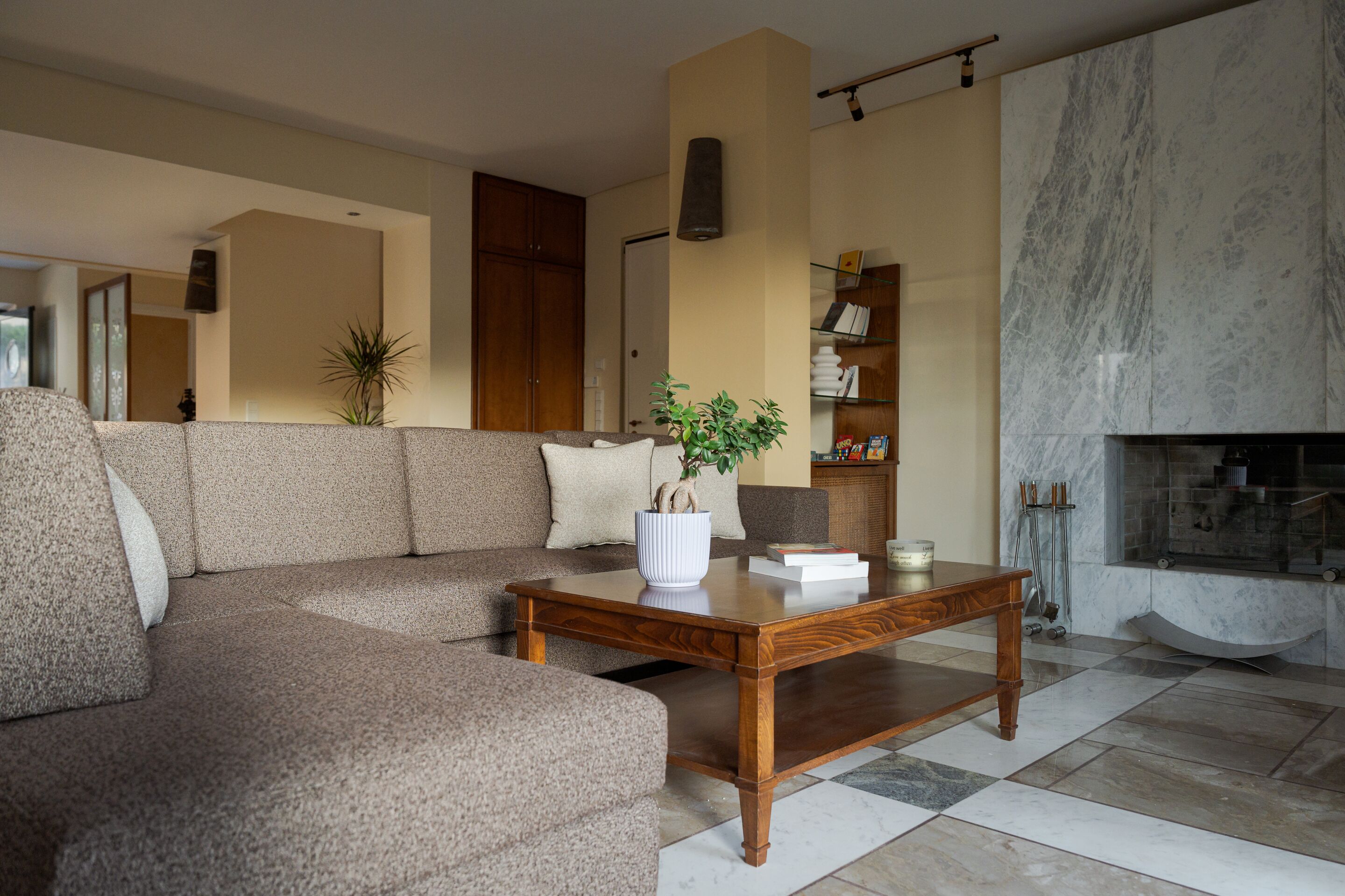 Superior Villa, Sea View | Living area | 55-inch Smart TV with cable channels