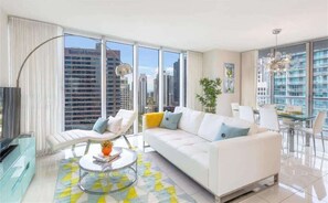 TV - Icon Brickell 2BR · Panoramic Bay Views, Sleeps 6 (Miami)