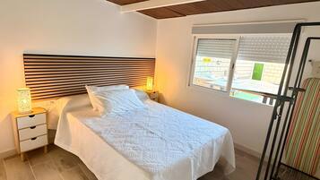 1 habitación, tabla de planchar con plancha, wifi y ropa de cama