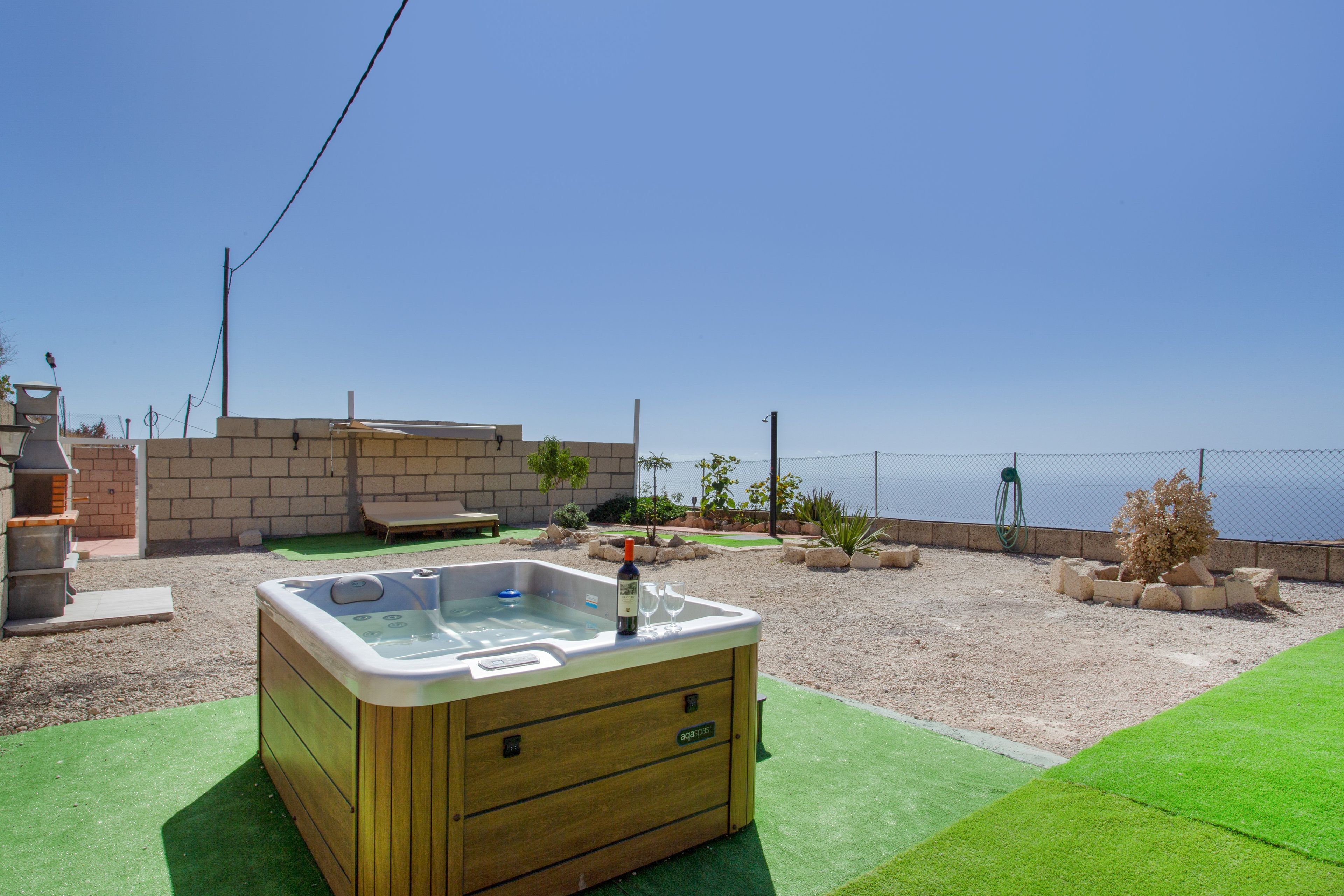 Bañera de hidromasaje al aire libre